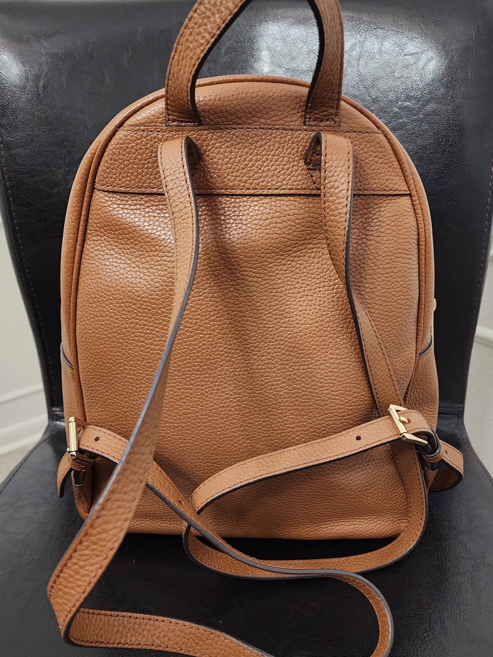 Michael Kors Abbey Tan Pebbled Leather Backpack with Gold Hardware - Picture 3 of 11